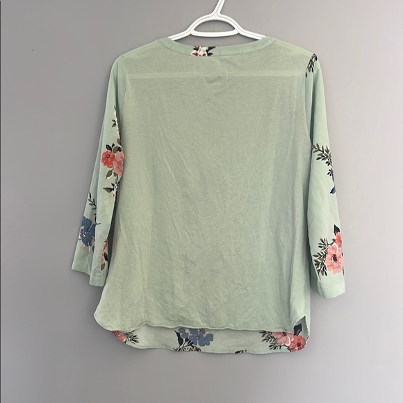 Floral Green Van Heusen Women's Top - Picture 7 of 7